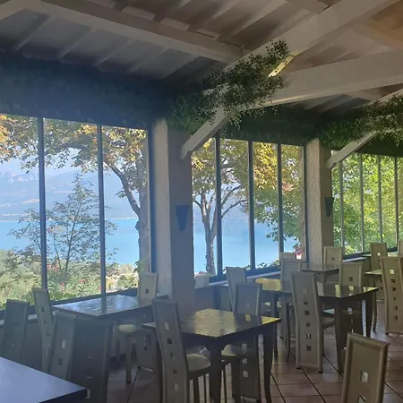 De Croix * 韦尔东的圣克鲁瓦