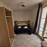 De Croix Hotel *