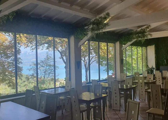 De Croix * Sainte-Croix-du-Verdon